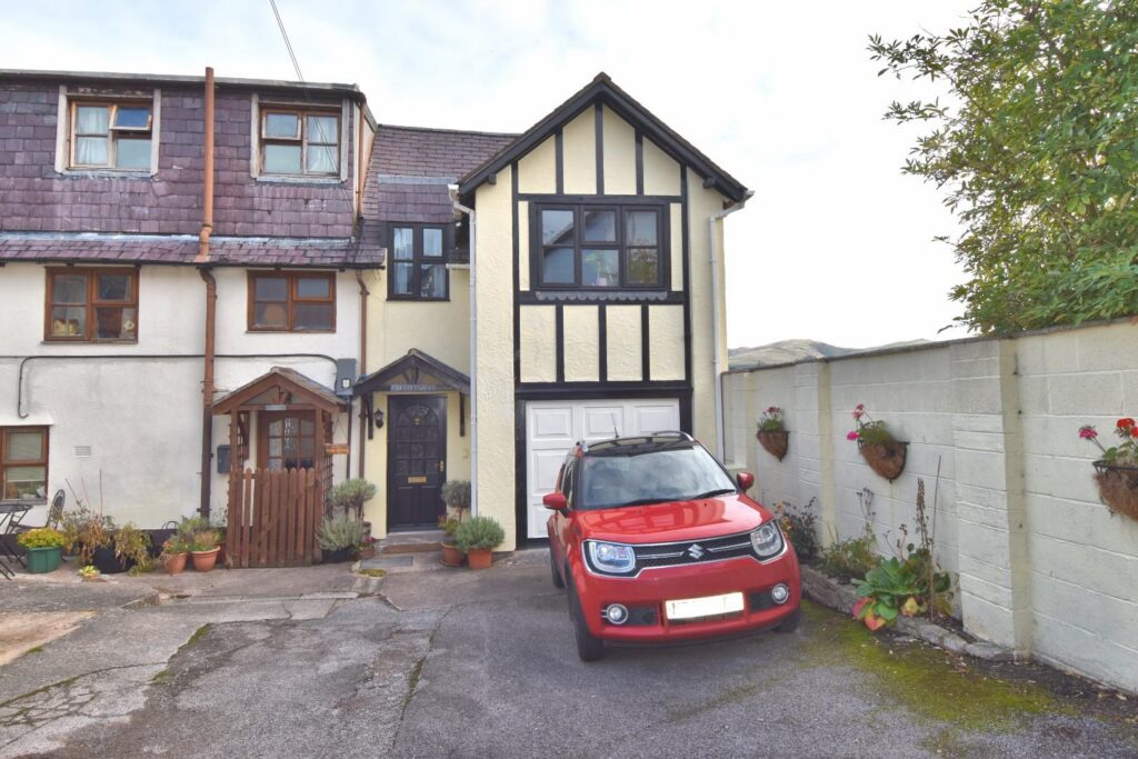 St. Peters Square, Ruthin, Price 189500, House - End Terrace 2 Bedrooms, 2 bedrooms, 1 receptions