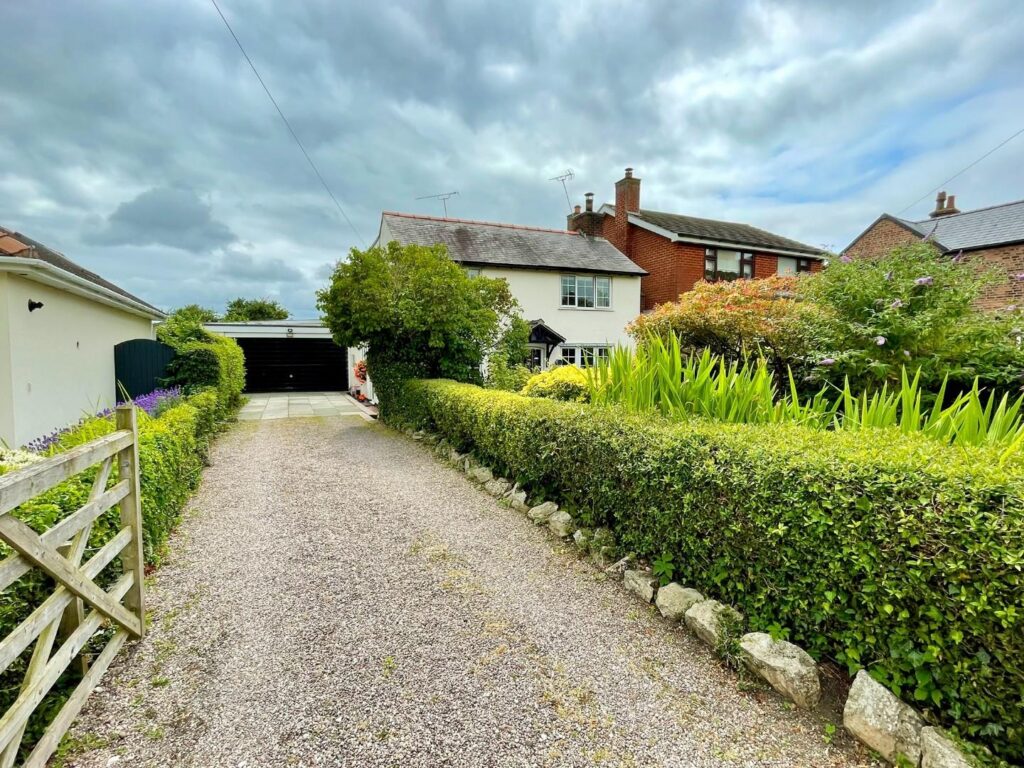 Bretton Lane, Bretton, Chester, Price 350000, House - Detached 3 Bedrooms, 3 bedrooms, 1 receptions