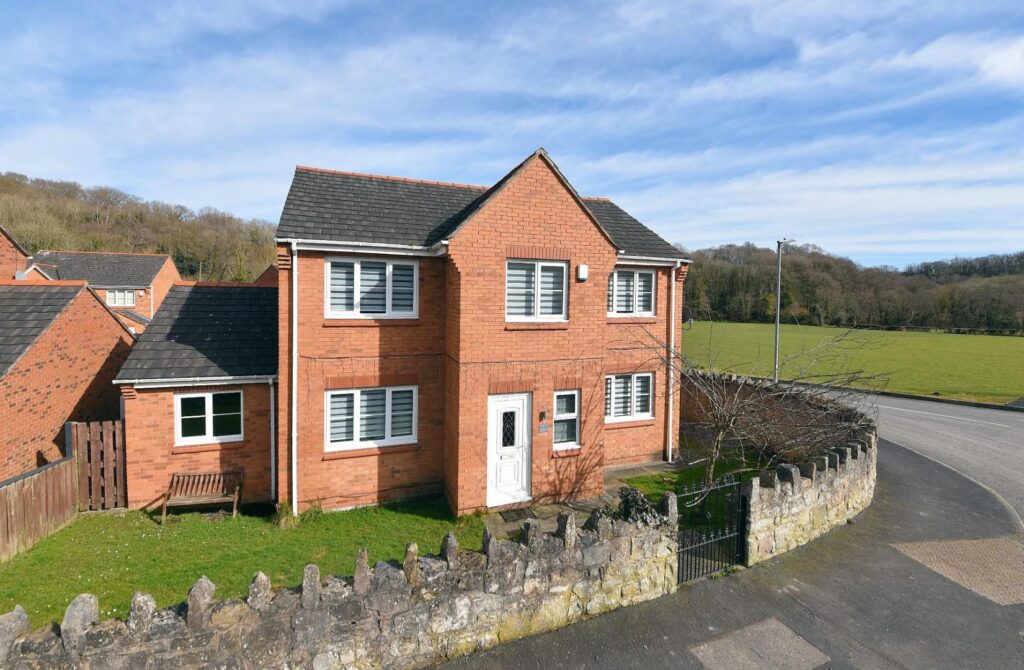 Ffrith, Wrexham, Price 335000, House - Detached 4 Bedrooms, 4 bedrooms, 2 receptions