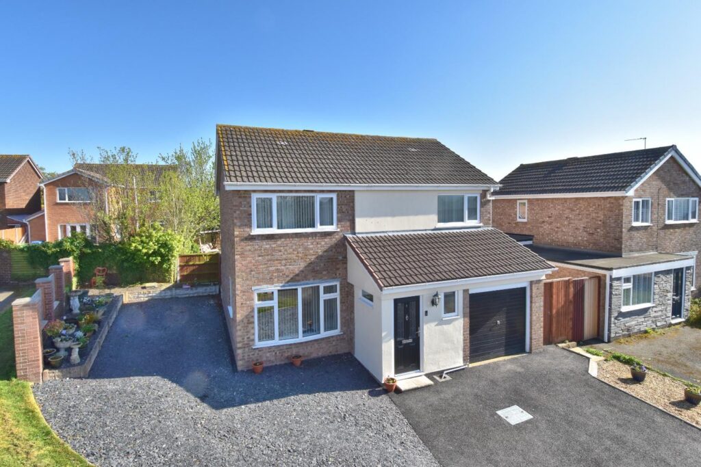 Llys Clwyd, St. Asaph, Offers Around 300000, House - Detached 4 Bedrooms, 4 bedrooms, 2 receptions