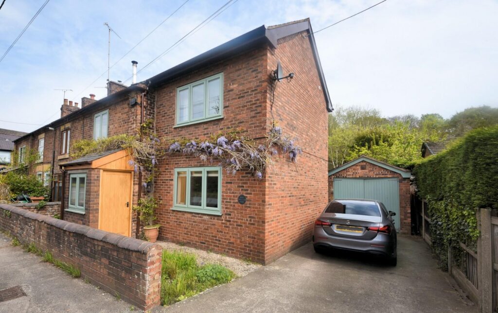 Wrexham Road, Pontblyddyn, Mold, Price 325000, House - End Terrace 3 Bedrooms, 3 bedrooms, 2 receptions