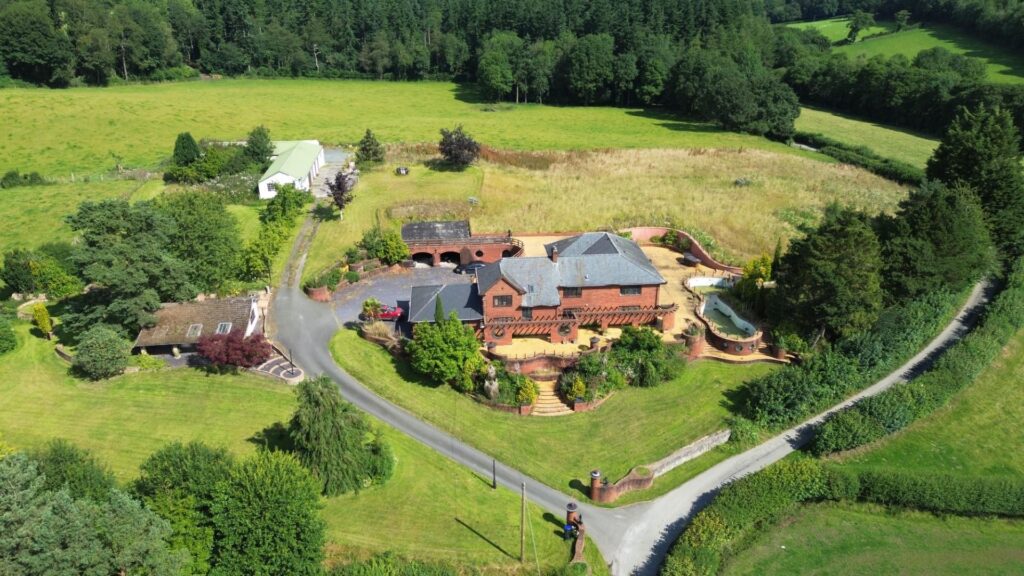 Efenechtyd, Ruthin, Guide Price 750000, House 7 Bedrooms, 7 bedrooms, 3 receptions