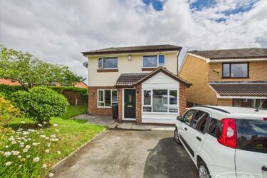 Park Avenue, Bryn-Y-Baal, Mold