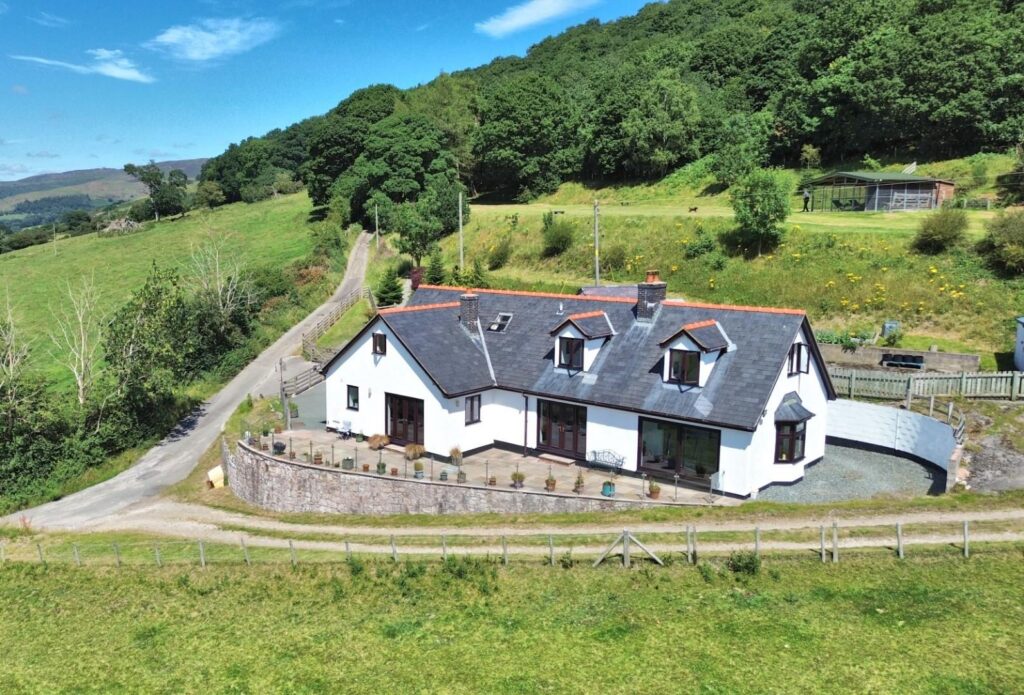 Pentre Coch, Ruthin, Price 675000, House - Detached 3 Bedrooms, 3 bedrooms, 3 receptions