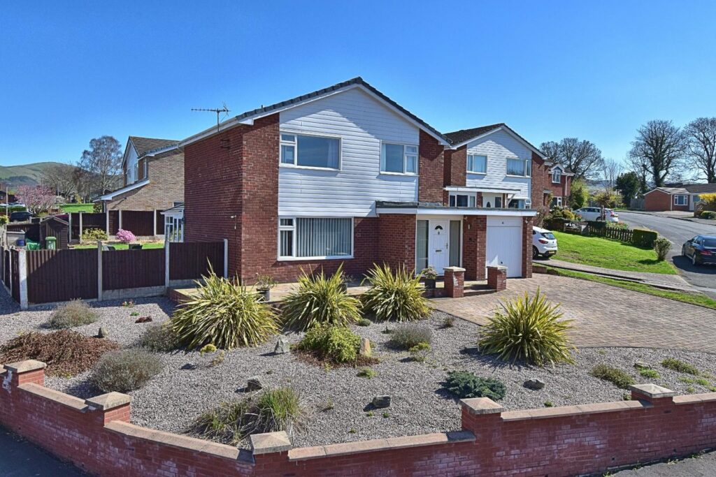 Erw Goch, Ruthin, Price 325000, House - Detached 4 Bedrooms, 4 bedrooms, 3 receptions