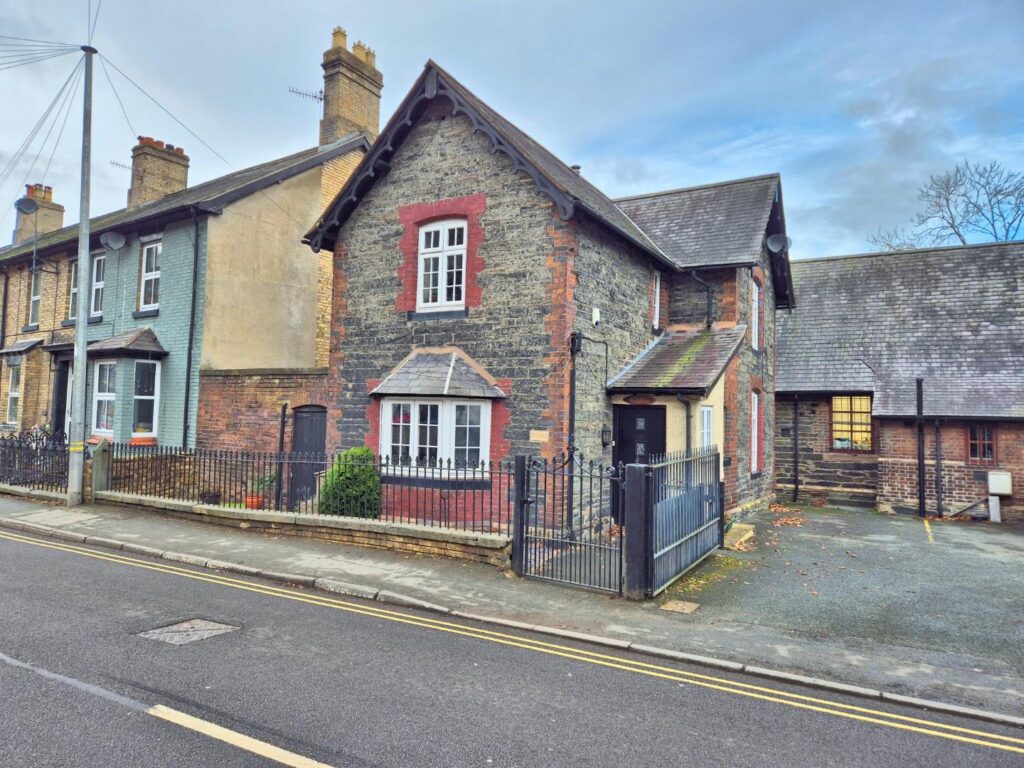 Glyndwr Terrace, Corwen, Price 195000, House - Detached 3 Bedrooms, 3 bedrooms, 0 receptions