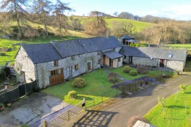 Bryn Hallin Mawr, Melin-Y-Wig, Corwen