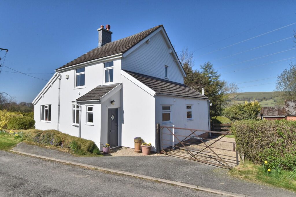 Bryneglwys, Corwen, Price 450000, House 4 Bedrooms, 4 bedrooms, 2 receptions