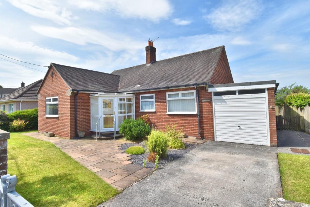 Bryn Glas, Ruthin, Offers Over 320000, Bungalow - Detached 3 Bedrooms, 3 bedrooms, 0 receptions