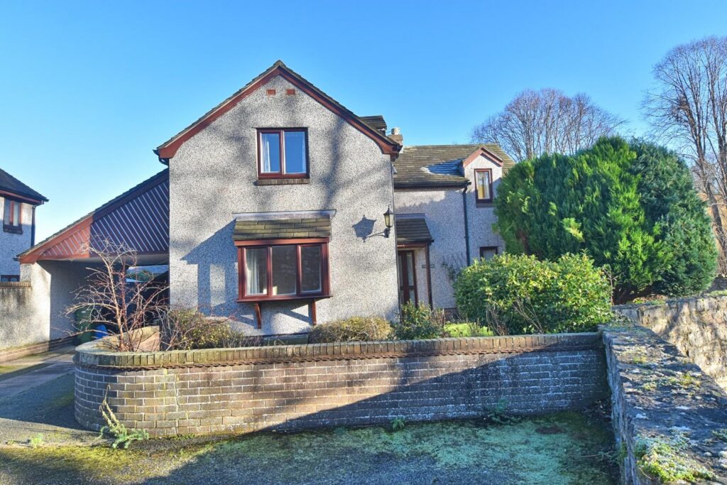 Maes Ffynnon, Ruthin, Price 310000, House 3 Bedrooms, 3 bedrooms, 2 receptions