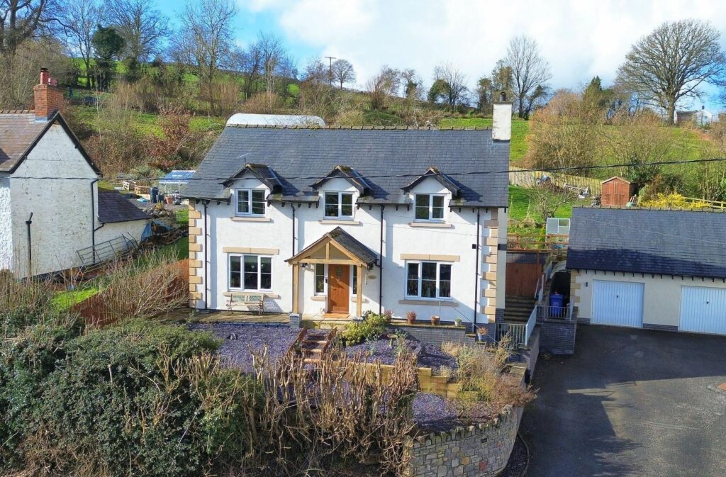 Llanfwrog, Ruthin, Price 465000, House - Detached 4 Bedrooms, 4 bedrooms, 3 receptions