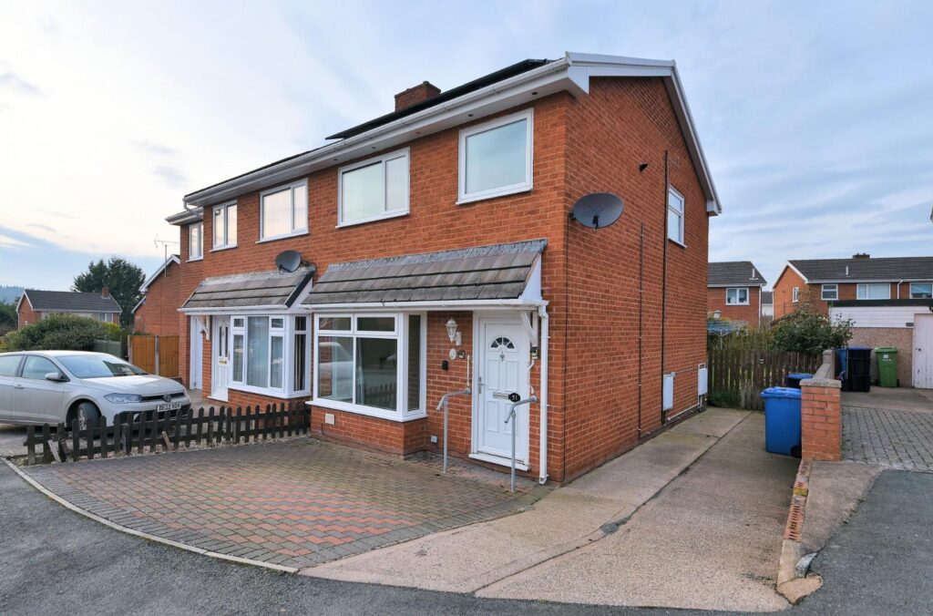 Bro Deg, Ruthin, Price 200000, House - Semi-Detached 3 Bedrooms, 3 bedrooms, 2 receptions