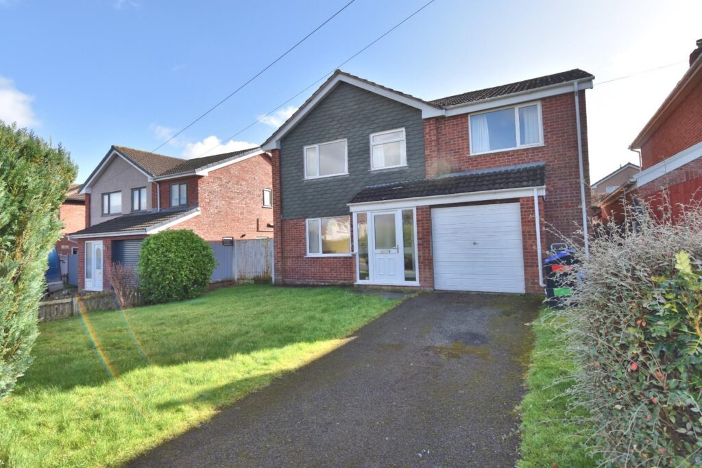 Lon Menlli, Ruthin, Price 295000, House - Detached 4 Bedrooms, 4 bedrooms, 2 receptions