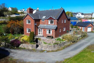 Clawddnewydd, Ruthin