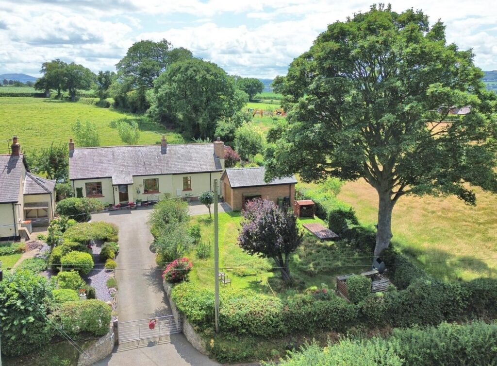 Llandyrnog, Denbigh, Price 450000, Cottage - Detached 3 Bedrooms, 3 bedrooms, 1 receptions