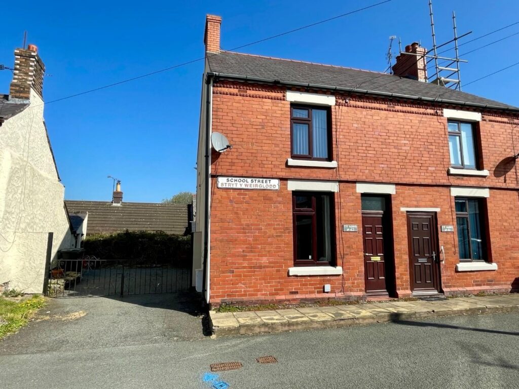 School Street, Rhosllanerchrugog, Wrexham, No Onward Chain 110000, House - Semi-Detached 2 Bedrooms, 2 bedrooms, 1 receptions