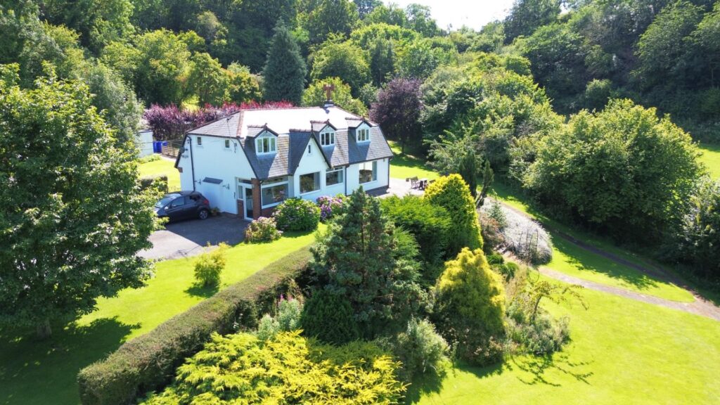 Pentre Celyn, Ruthin, Price 695000, House 4 Bedrooms, 4 bedrooms, 2 receptions