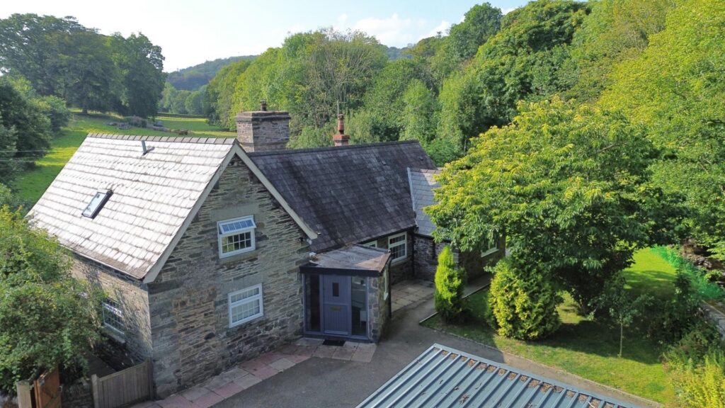 Carrog, Corwen, Price 500000, House 4 Bedrooms, 4 bedrooms, 2 receptions