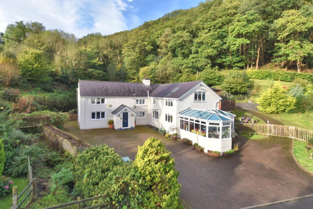 Llanfairtalhaiarn, Abergele, Price 695000, House - Detached 5 Bedrooms, 5 bedrooms, 4 receptions