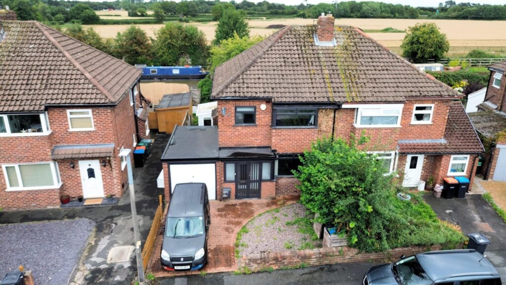 Greystone Road, Great Boughton, Chester, Offers Over 300000, House - Semi-Detached 3 Bedrooms, 3 bedrooms, 2 receptions