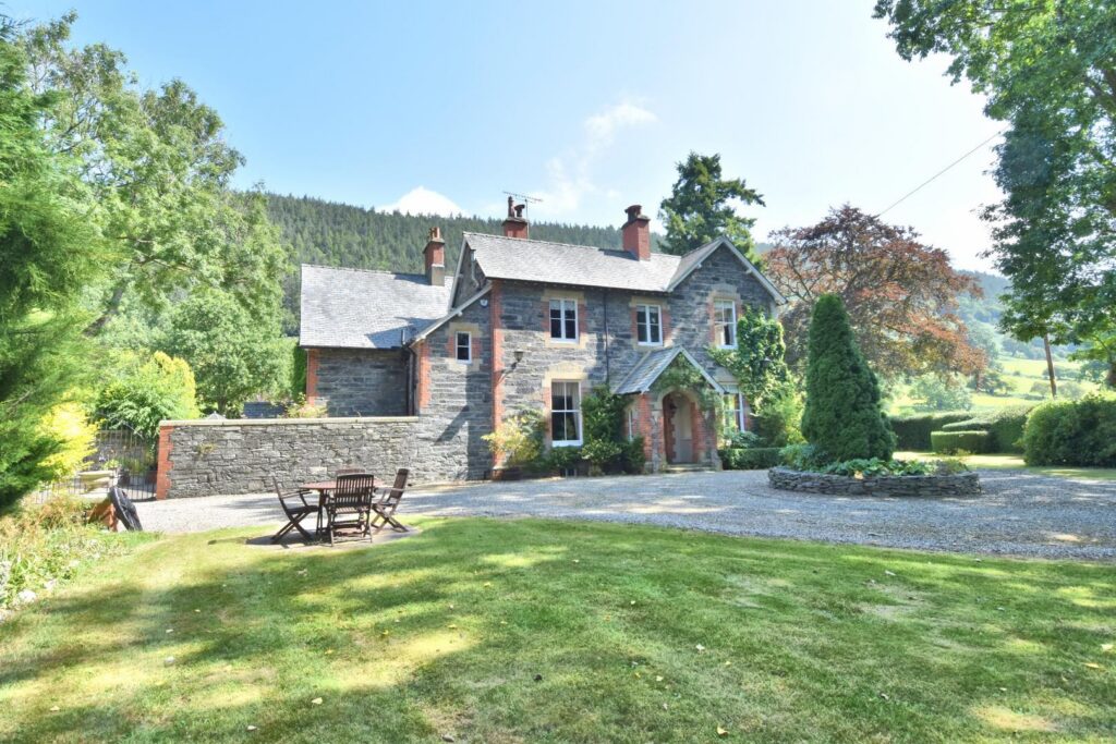 Llandrillo, Corwen, Offers Around 1250000, House - Detached 6 Bedrooms, 6 bedrooms, 4 receptions