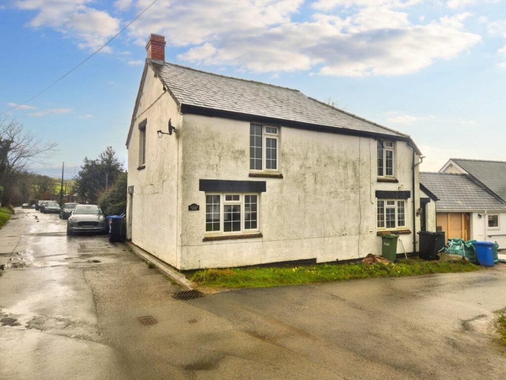 Bryneglwys, Corwen, Price 135000, House - Link Detached 3 Bedrooms, 3 bedrooms, 2 receptions