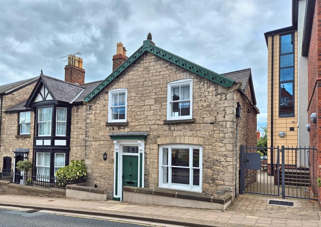 Vale Street, Denbigh, Price 150000, House - End Terrace 2 Bedrooms, 2 bedrooms, 1 receptions