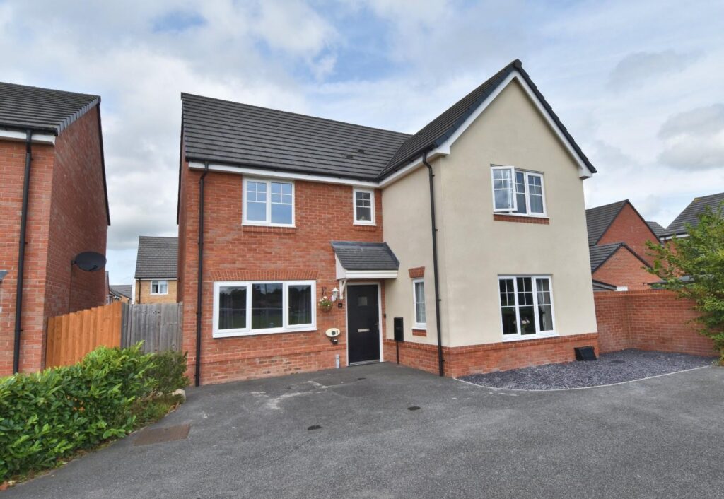 Stryd Yr Wylan, Ruthin, Price 339000, House - Detached 4 Bedrooms, 4 bedrooms, 2 receptions