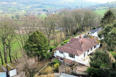 Tafarn-Y-Gelyn, Llanferres, Mold