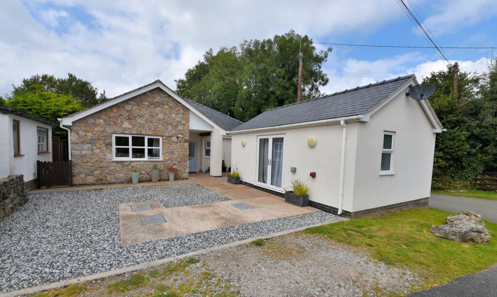 Pen Y Fron Road, Pantymwyn, Mold, Price 425000, Bungalow - Detached 3 Bedrooms, 3 bedrooms, 2 receptions