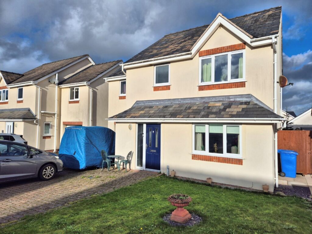 Maes Glyndwr, Cynwyd, Corwen, Price 300000, House - Detached 4 Bedrooms, 4 bedrooms, 3 receptions