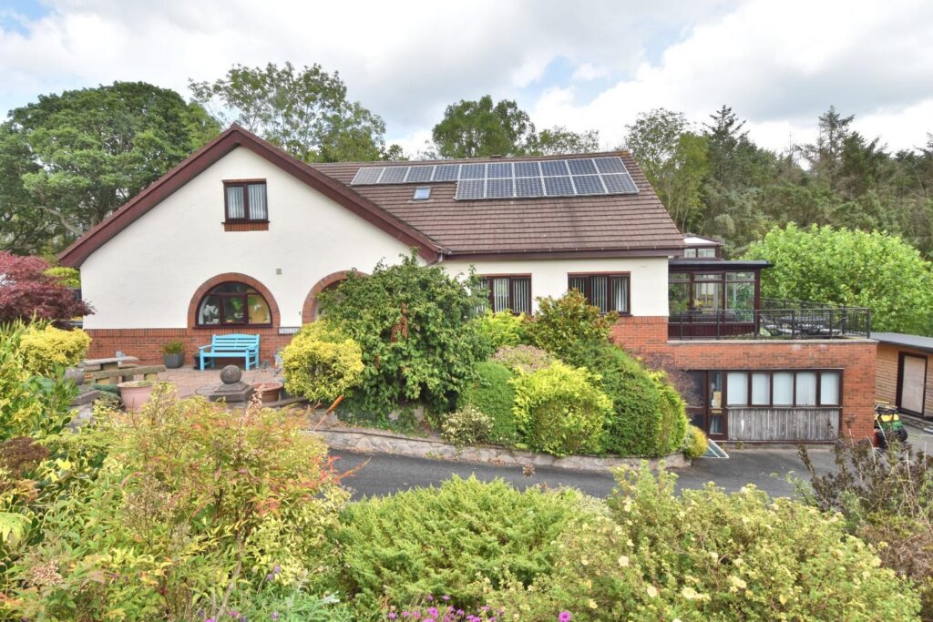 8 Ffordd Pen Y Coed, Trefnant, Denbigh, Price 450000, House - Detached 5 Bedrooms, 5 bedrooms, 4 receptions