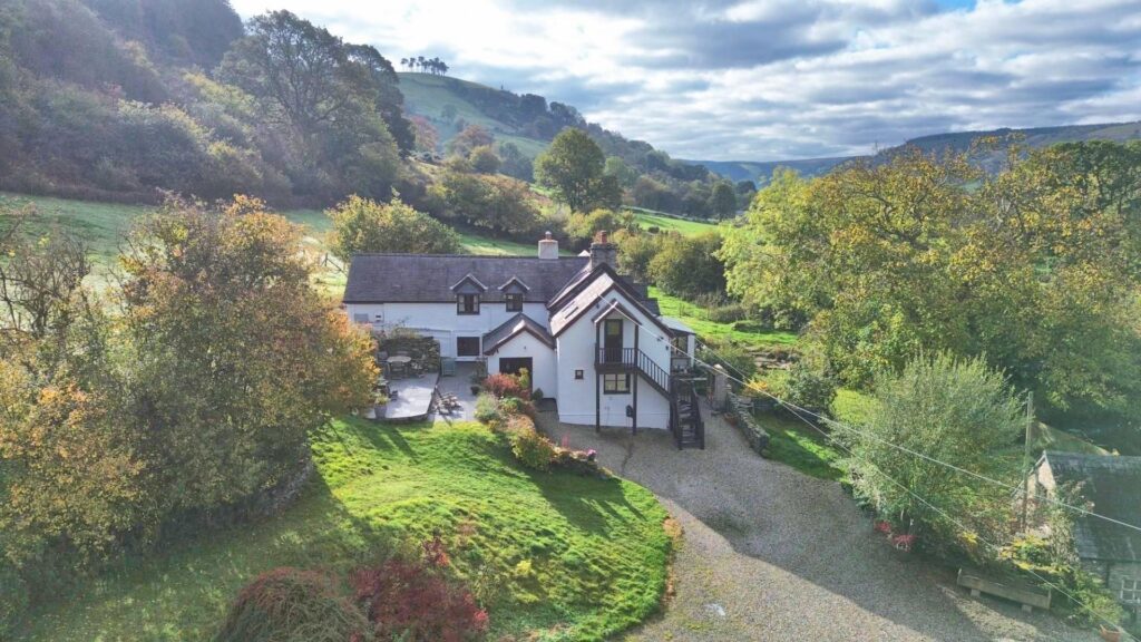 Llandrillo, Corwen, Price 650000, House - Detached 4 Bedrooms, 4 bedrooms, 3 receptions