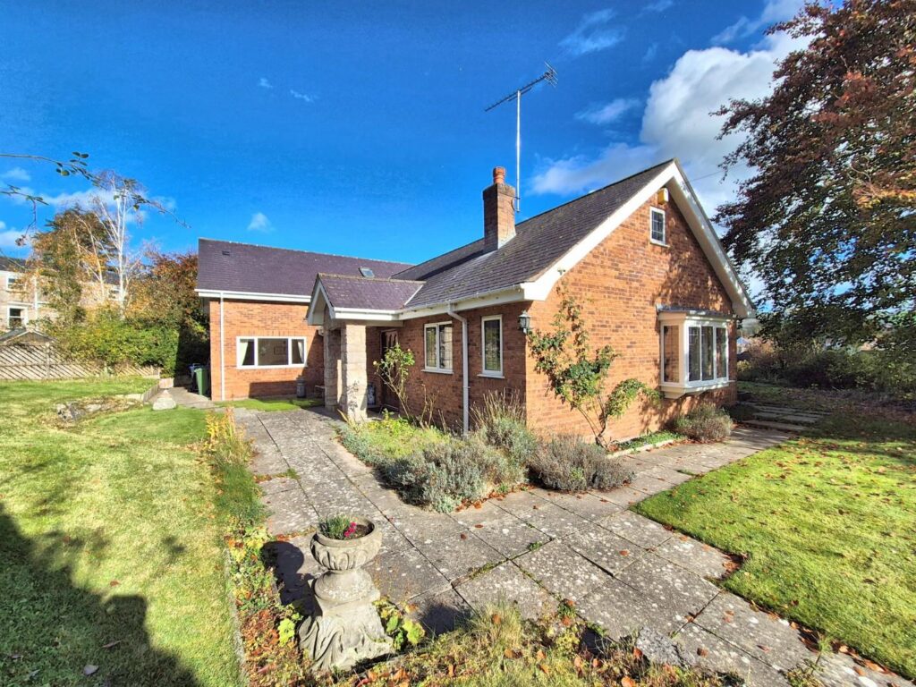 Record Street, Ruthin, Offers Around 550000, House - Detached 3 Bedrooms, 3 bedrooms, 3 receptions