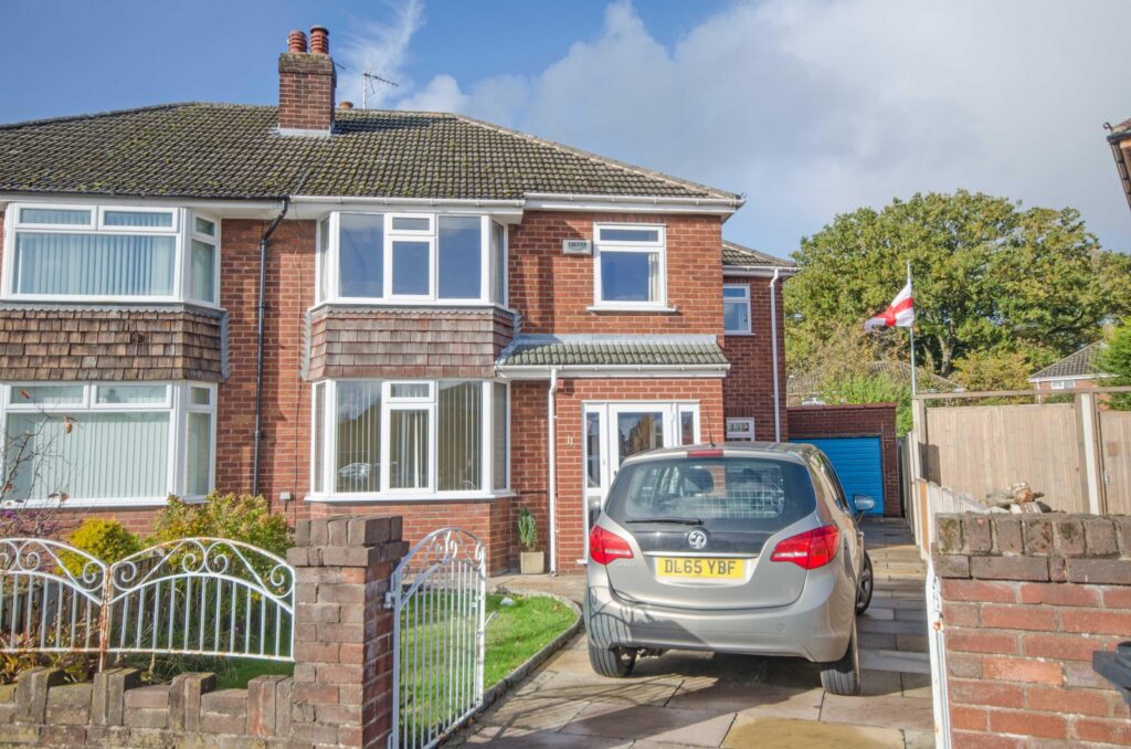 11 Ullswater Crescent, Newton, Chester,  1500,  4 Bedrooms, 4 bedrooms, 3 receptions