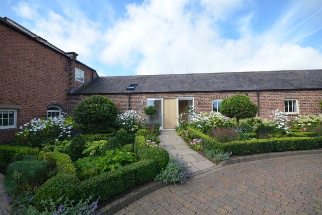 Holly Barn, Main Road, Higher Kinnerton,  1200,  2 Bedrooms, 2 bedrooms, 1 receptions