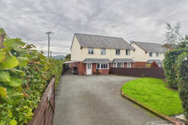 Clawddnewydd, Ruthin