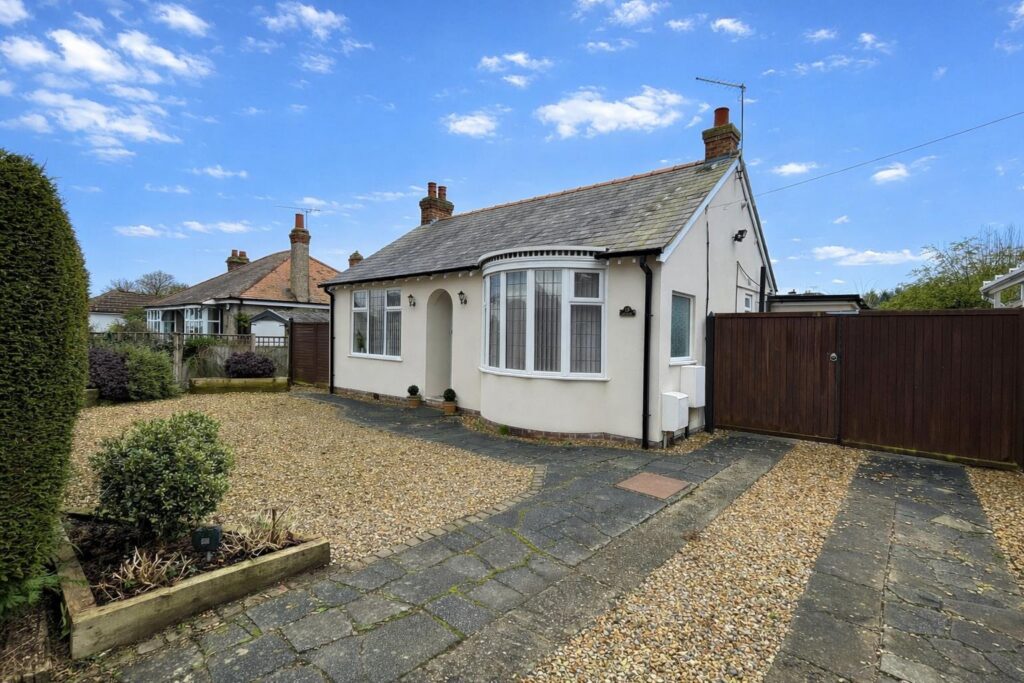 Hillside Road, Blacon, Chester, Asking Price 360000, Bungalow - Detached 3 Bedrooms, 3 bedrooms, 2 receptions