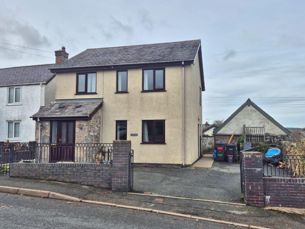 Clawddnewydd, Ruthin, Offers Around 250000, House - Detached 3 Bedrooms, 3 bedrooms, 2 receptions