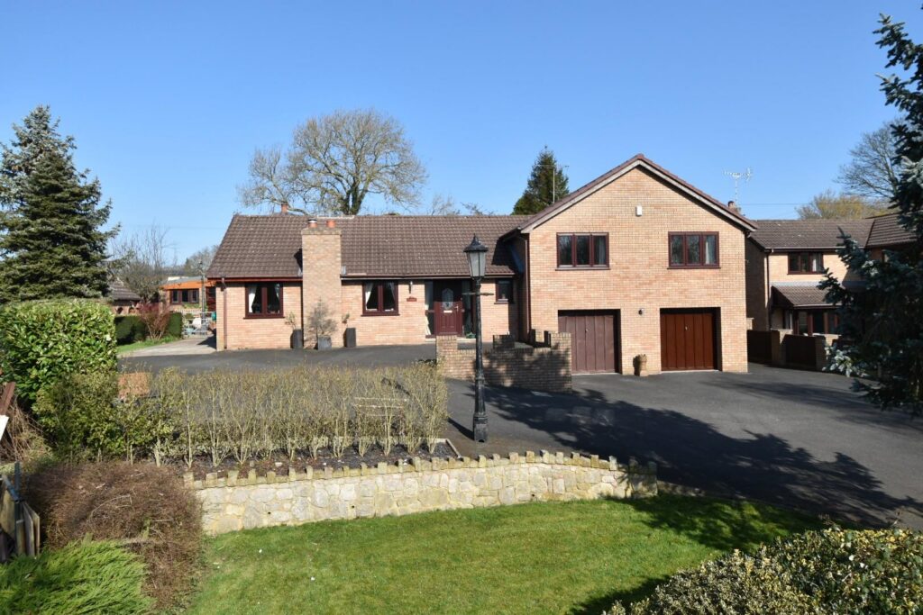 Mold Road, Mynydd Isa, Mold, Price 600000, House - Detached 4 Bedrooms, 4 bedrooms, 3 receptions