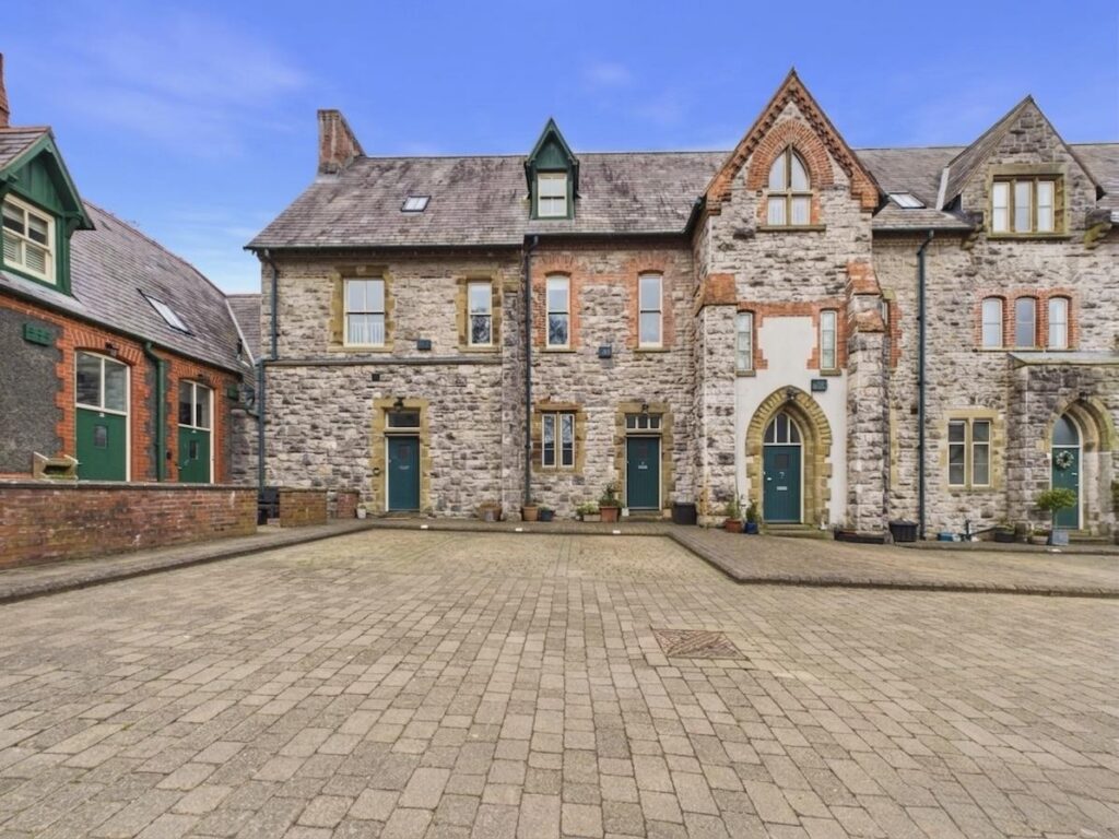 5, St. Clares Court Pantasaph, Holywell, CH8 8RS, NEW 210000, House - Townhouse 3 Bedrooms, 3 bedrooms, 1 receptions