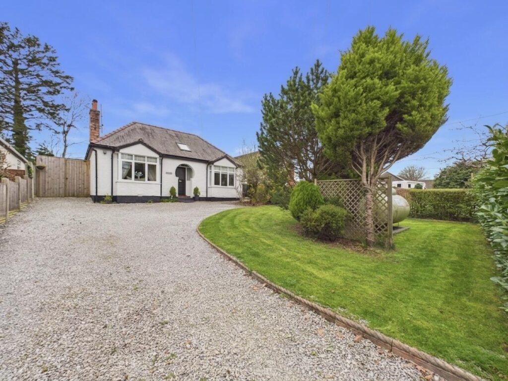 Cilcain Road, Gwernaffield, Mold, Price 375000, Bungalow - Detached 3 Bedrooms, 3 bedrooms, 2 receptions
