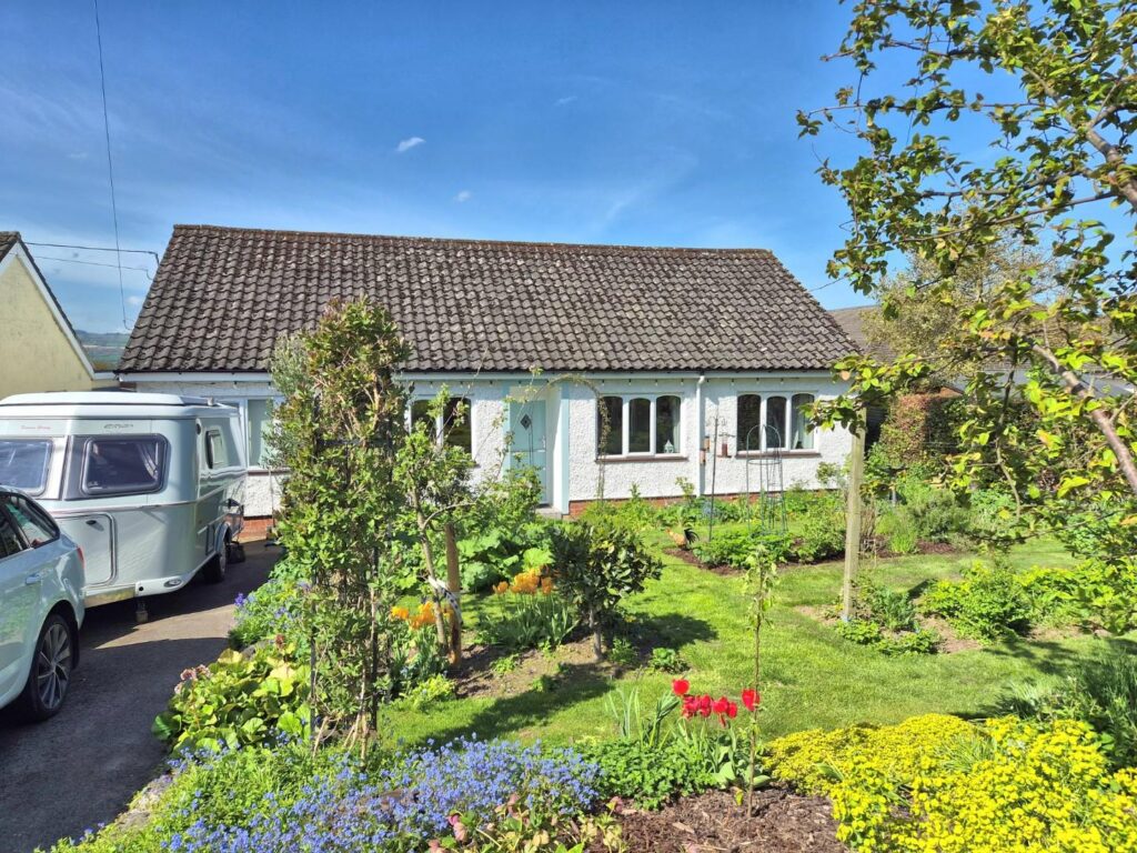 Llanbedr Dyffryn Clwyd, Ruthin, Offers Over 350000, Bungalow - Detached 3 Bedrooms, 3 bedrooms, 2 receptions
