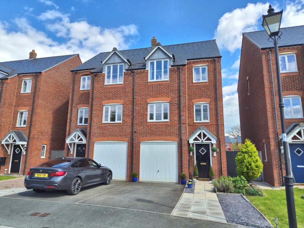 Stryd Barcud, Ruthin, Offers Over 250000, House - Semi-Detached 4 Bedrooms, 4 bedrooms, 1 receptions