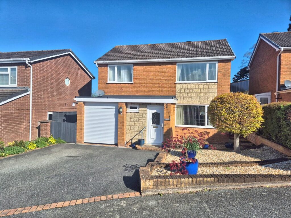 Erw Goch, Ruthin, Price 330000, House - Detached 4 Bedrooms, 4 bedrooms, 3 receptions