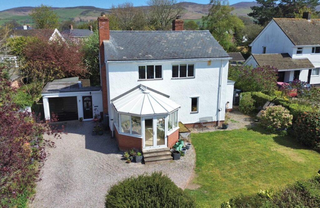Gellifor, Ruthin, Price 350000, House - Detached 3 Bedrooms, 3 bedrooms, 2 receptions