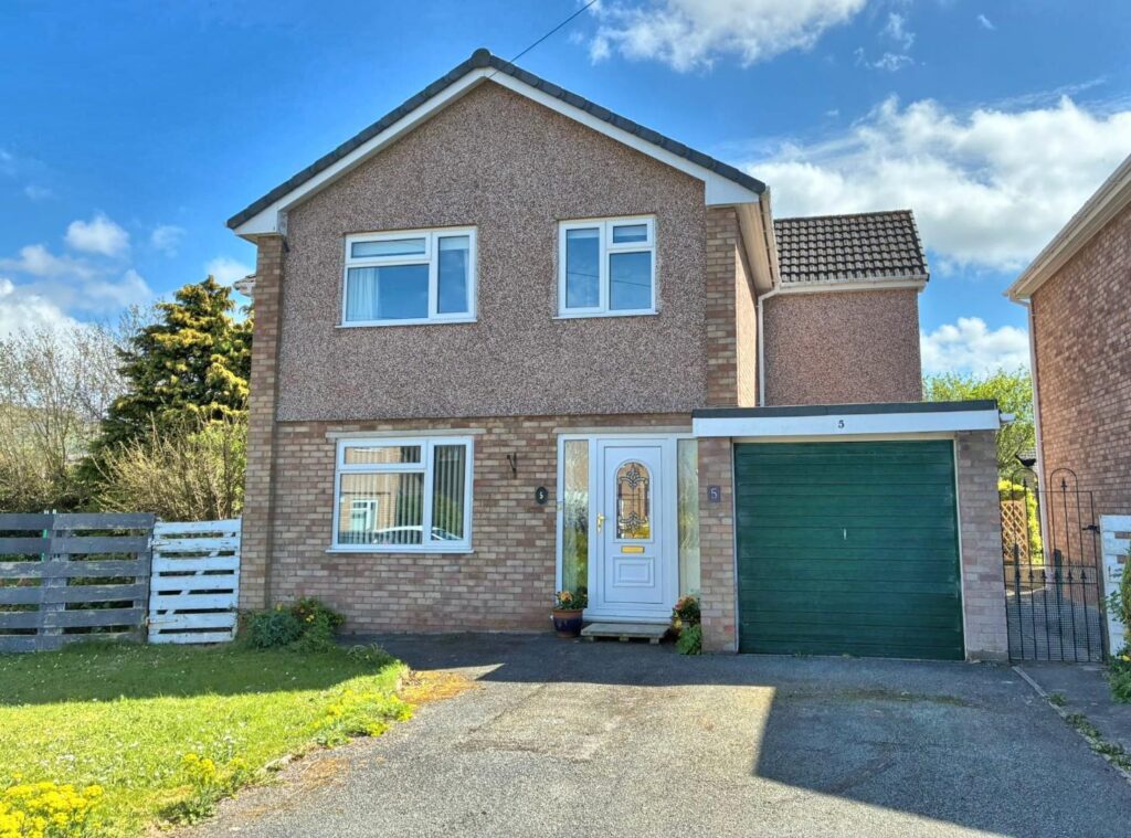 Llwyn Menlli, Ruthin, Price 350000, House - Detached 4 Bedrooms, 4 bedrooms, 2 receptions