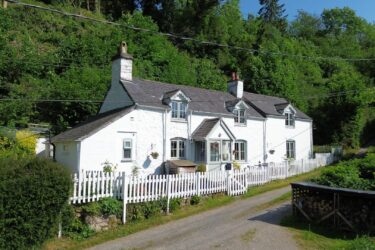 Pwllglas, Ruthin