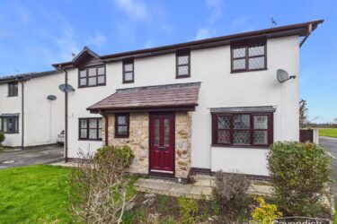 Cae Derwen, Llanferres, Mold