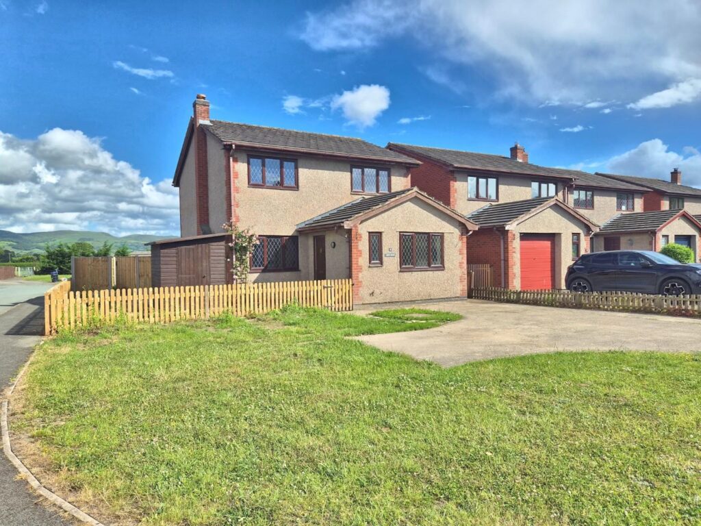 Ffordd Yr Orsaf, Rhewl, Ruthin, Offers Around 300000, House - Detached 3 Bedrooms, 3 bedrooms, 2 receptions